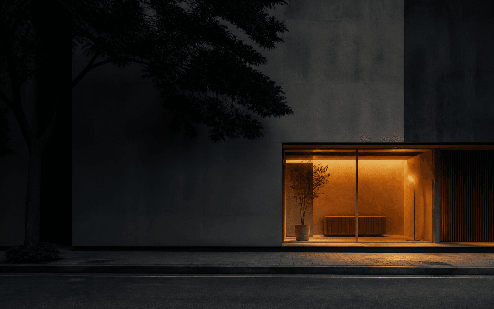 Fachada moderna com uma vitrine iluminada ao anoitecer